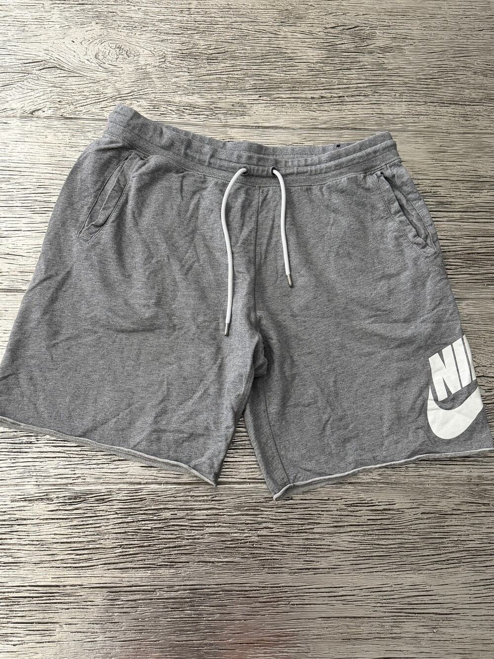 Nike Men's size 2XL Gray Athletic Shorts with Drawstring